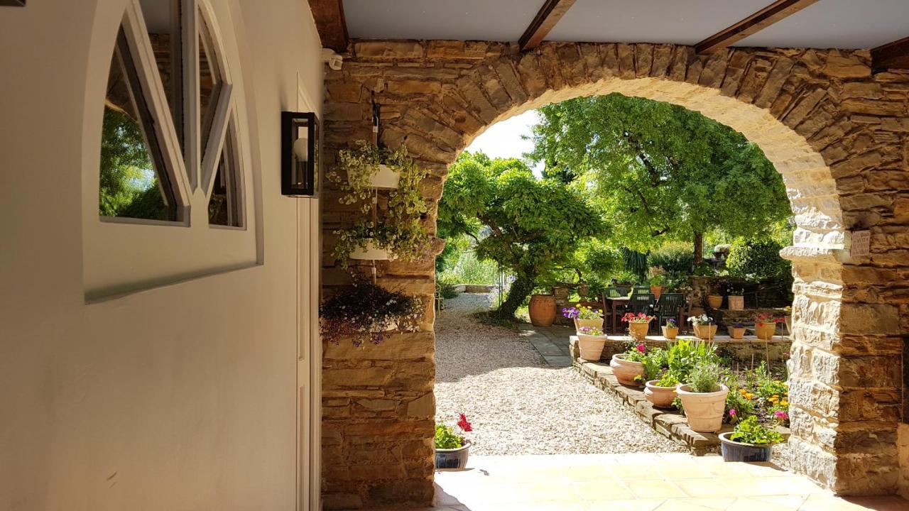 Chambres D'Hotes Secret Pyrenees Lasseube Exterior foto